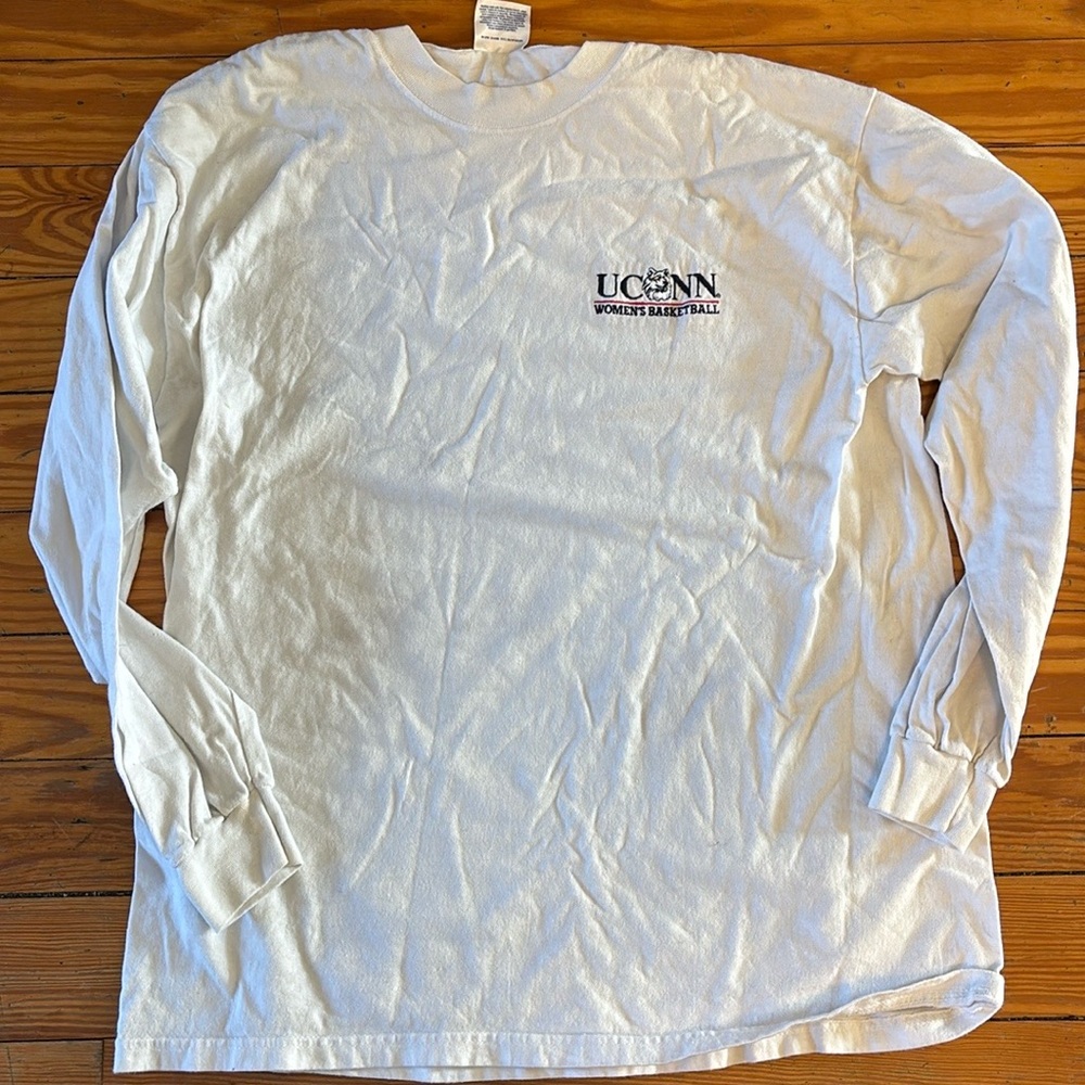 Vintage UConn Huskies Women’s Basketball Shirt 90's Large Hanes Beefy-Tee White